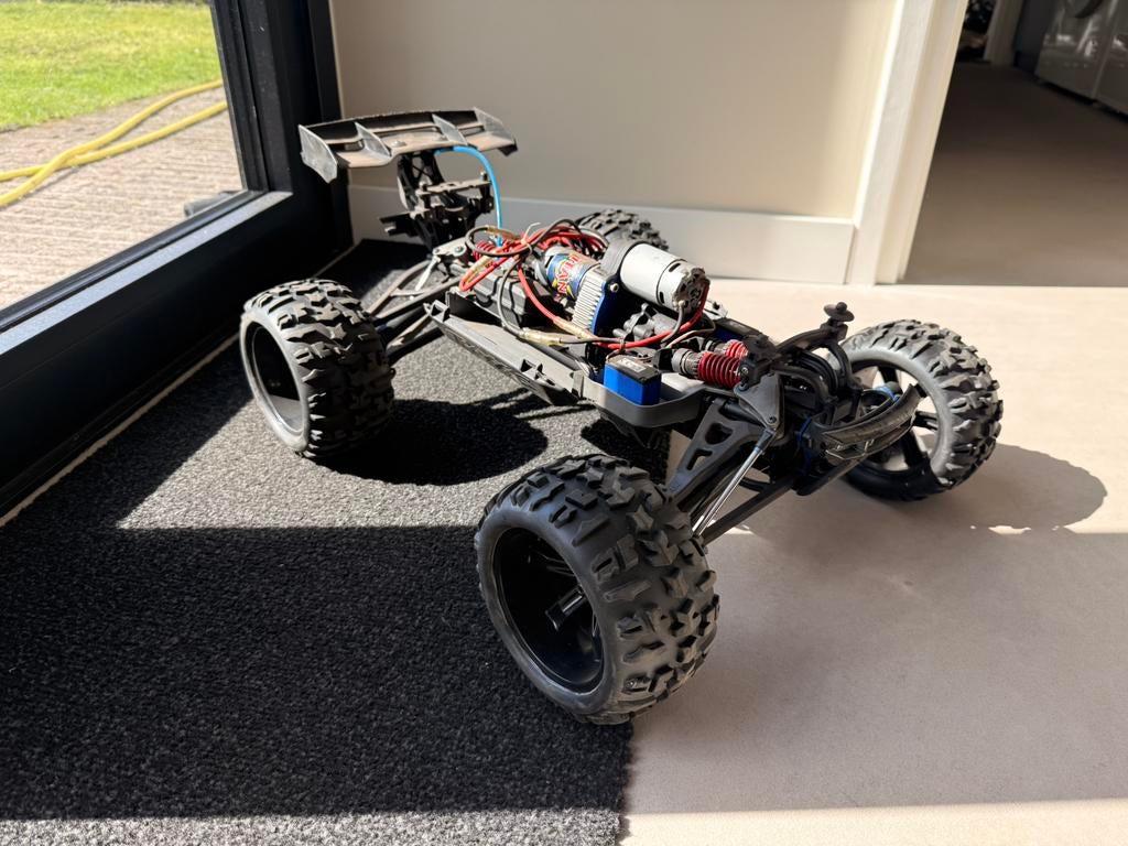 Traxxas E-Revo 1:8 roller, Hobby en Vrije tijd, Modelbouw | Radiografisch | Auto's, Gebruikt, Auto offroad, Schaal 1:8, Ophalen