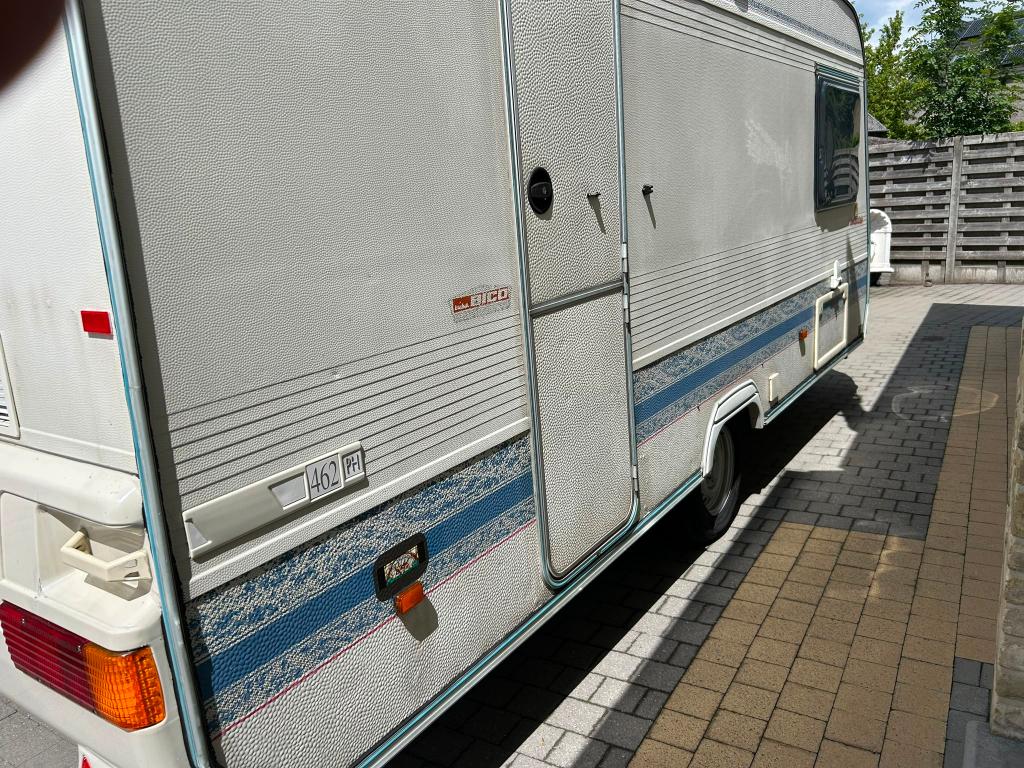 Caravan adria !!Met voortent!! mtm 1300kg bj 1997, Vast bed, Rondzit, Bedrijf, Adria