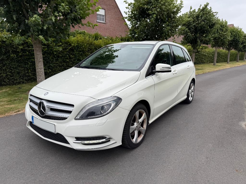 Mercedes Benz B 180 Benzine EURO 6* LED * GPS * XENON, Auto's, Euro 6, Wit, Bedrijf, Dealer onderhouden
