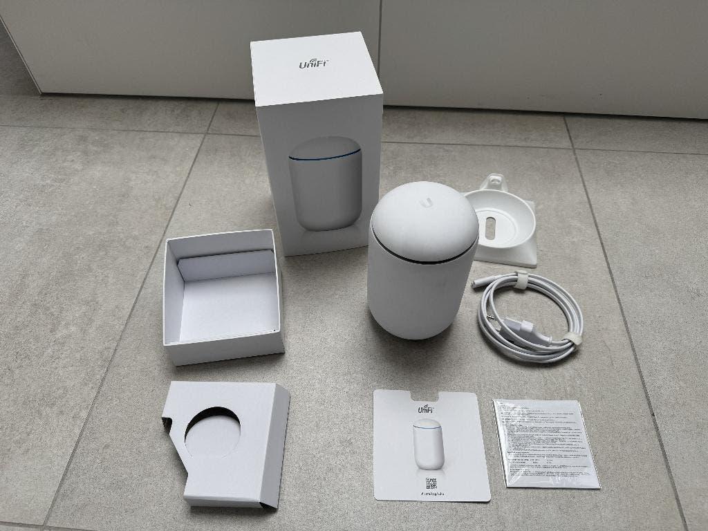 Ubiquiti UniFi Dream Machine (UDM) – complete set, Computers en Software, Routers en Modems, Ophalen of Verzenden, Zo goed als nieuw