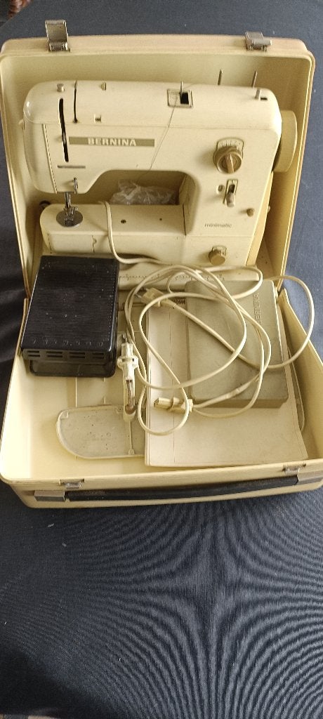 Machine à coudre vintage Bernina Minimatic dans un étui, Hobby & Loisirs créatifs, Enlèvement ou Envoi, Utilisé, Machine à coudre