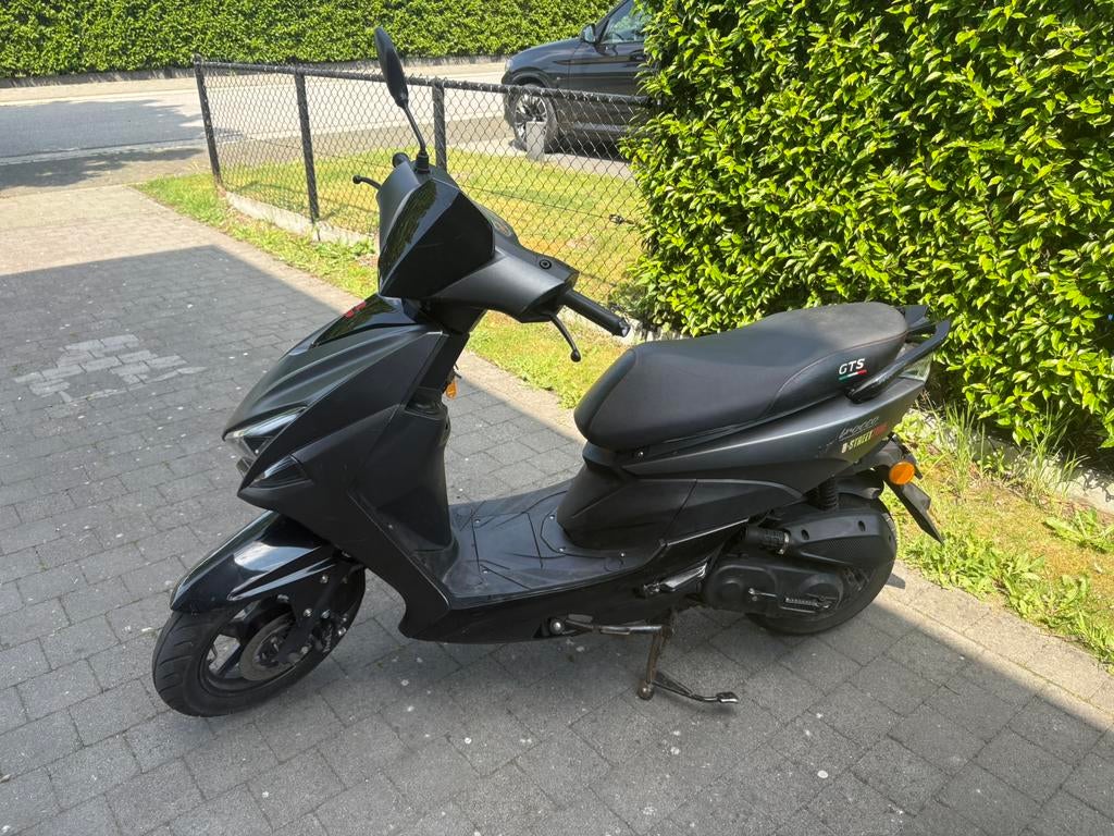 Brommer gts sirocco, Fietsen en Brommers, Scooters | Overige merken, Ophalen, Klasse A (25 km/u), Zo goed als nieuw, Benzine