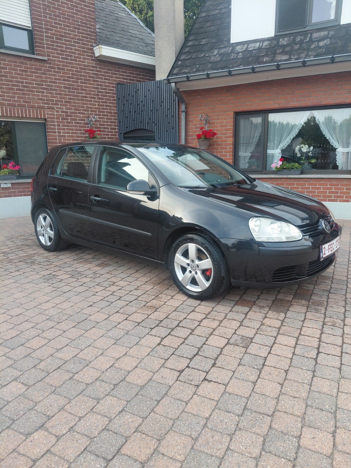 golf 5 in zeer goede staat 1.6 benzine, Bluetooth, 1600 cc, Zwart, Handgeschakeld