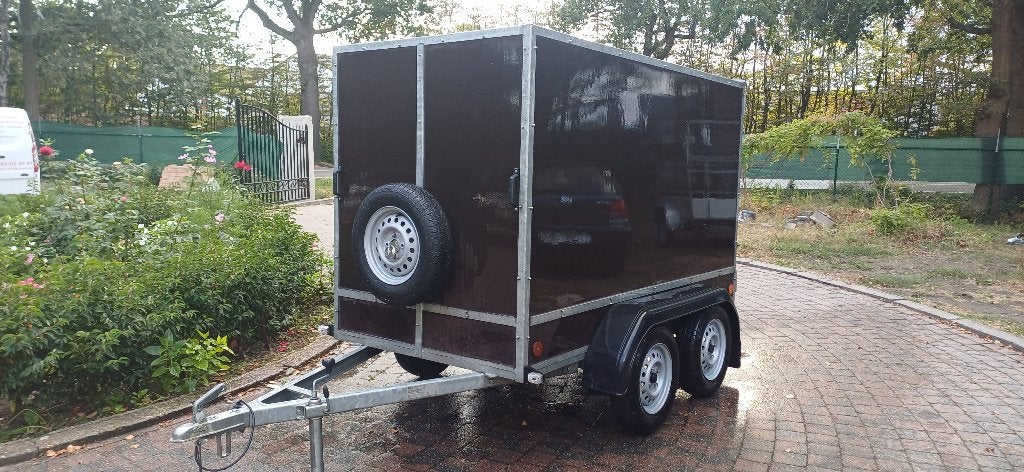 Aanhangwagens dubbelasser + gesloten Aanhangwagen, Ophalen, Zo goed als nieuw