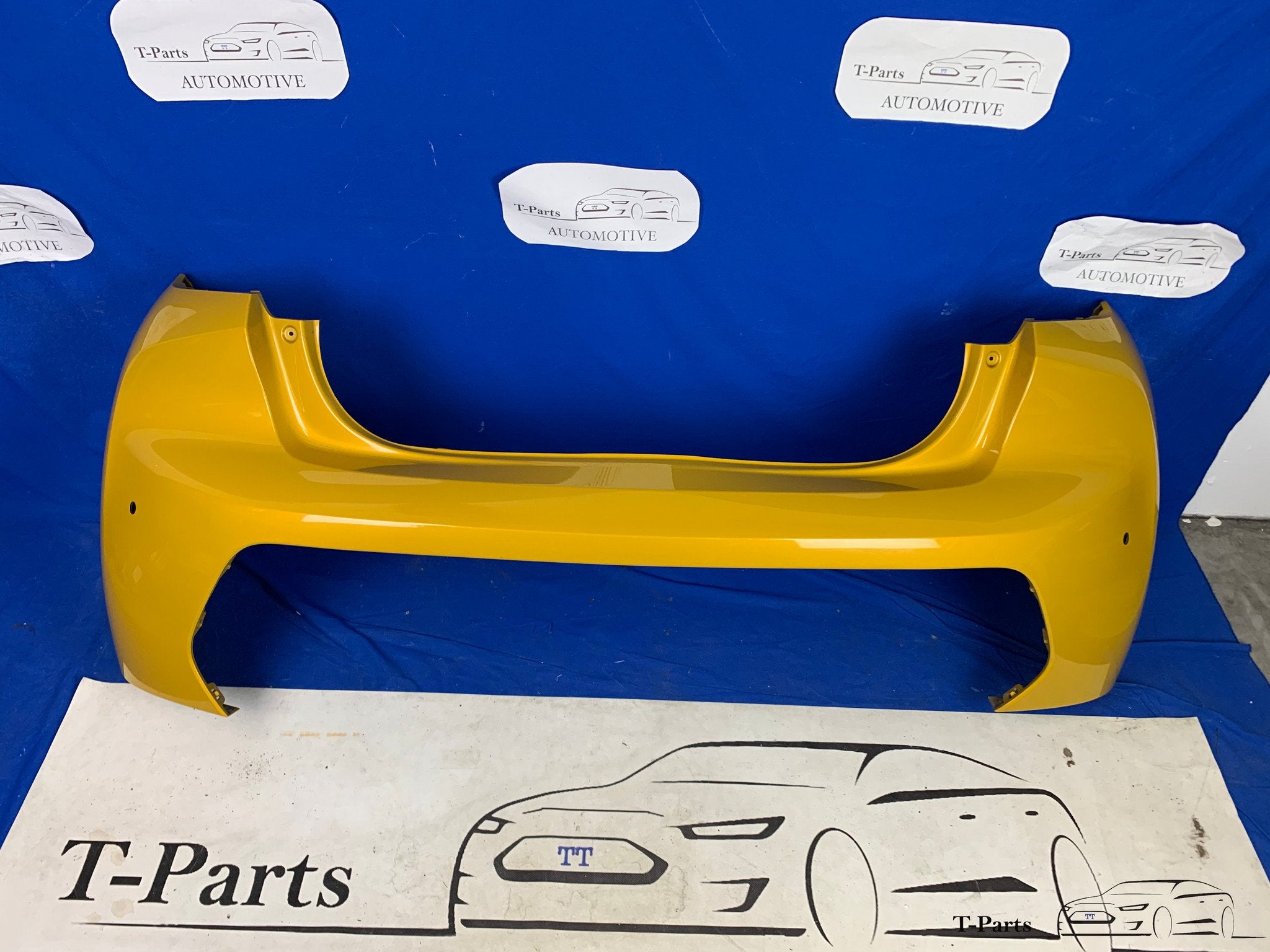 Peugeot 208 GT voorbumper bumper 6x pdc, Info@fabrikant.eu, Bumper, Fabrikant BV, Gebruikt