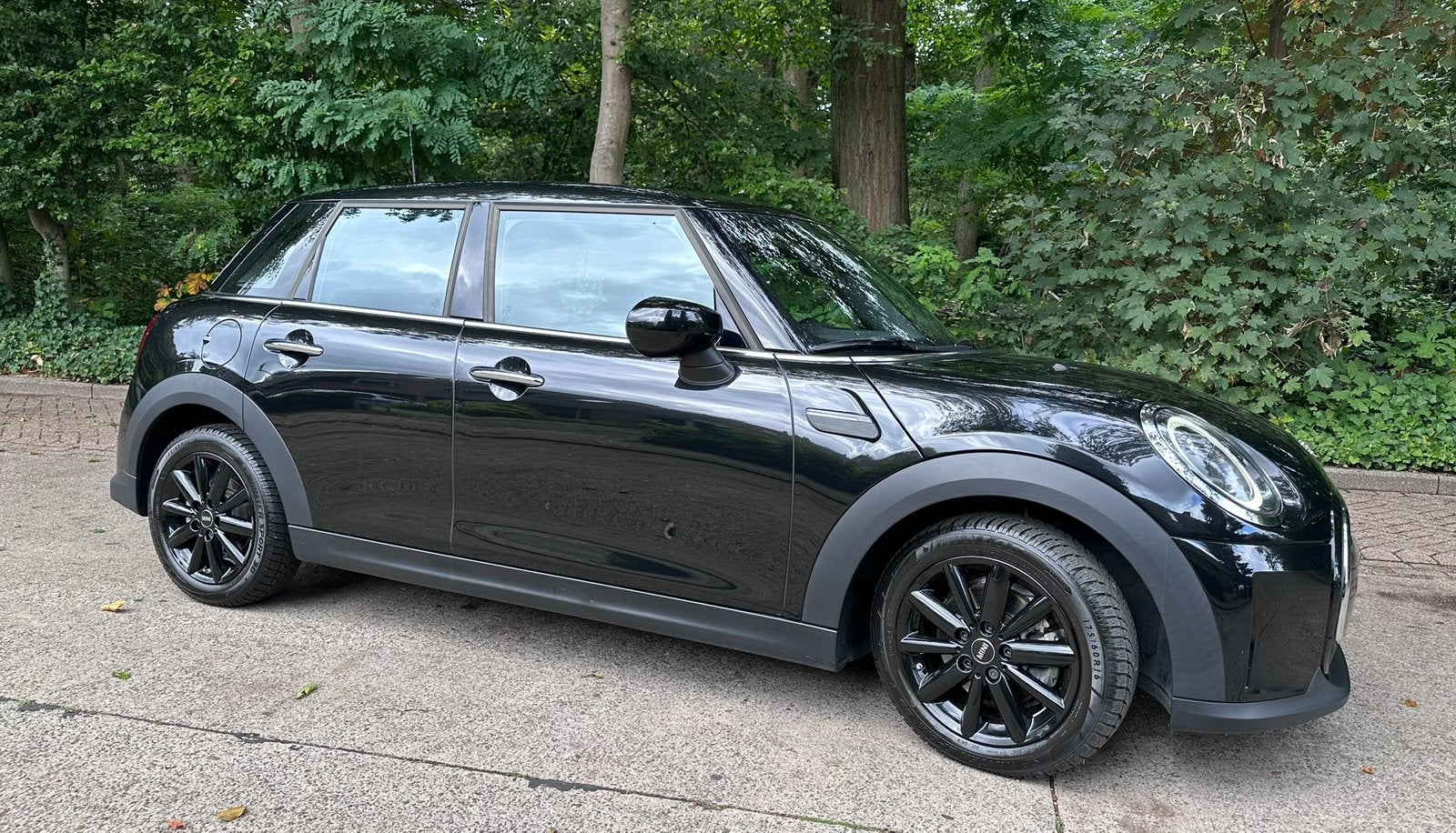 Mini Cooper 1.5i Automaat Led Navi Lineass CarPlay 62000km, Dealer onderhouden, Lane Keeping Assist, Zwart, 5 deurs