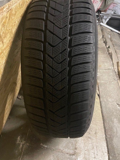 Pneus Pirelli 225/55 sottozero 17 run flat, Autos : Pièces & Accessoires, Pneus hiver, Véhicule de tourisme, Enlèvement, Utilisé
