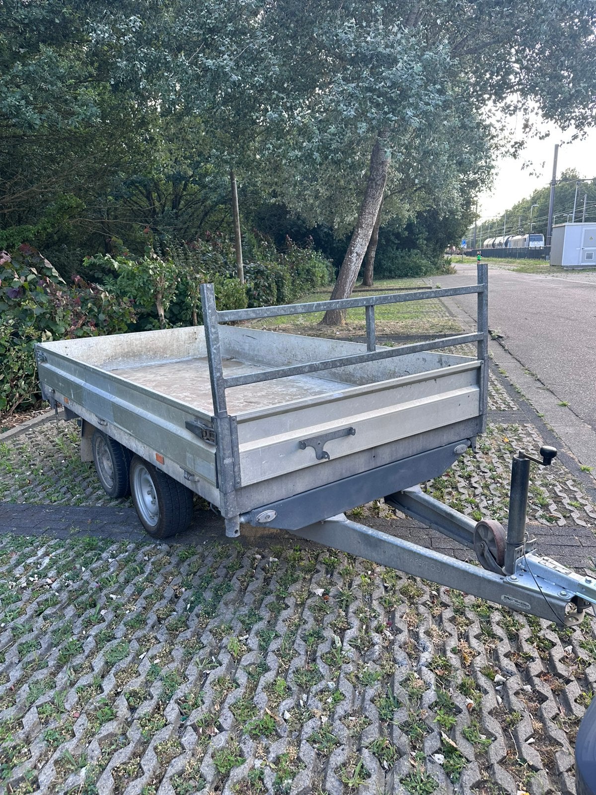 Benne basculante à double essieu à 3 côtés, Enlèvement, Comme neuf