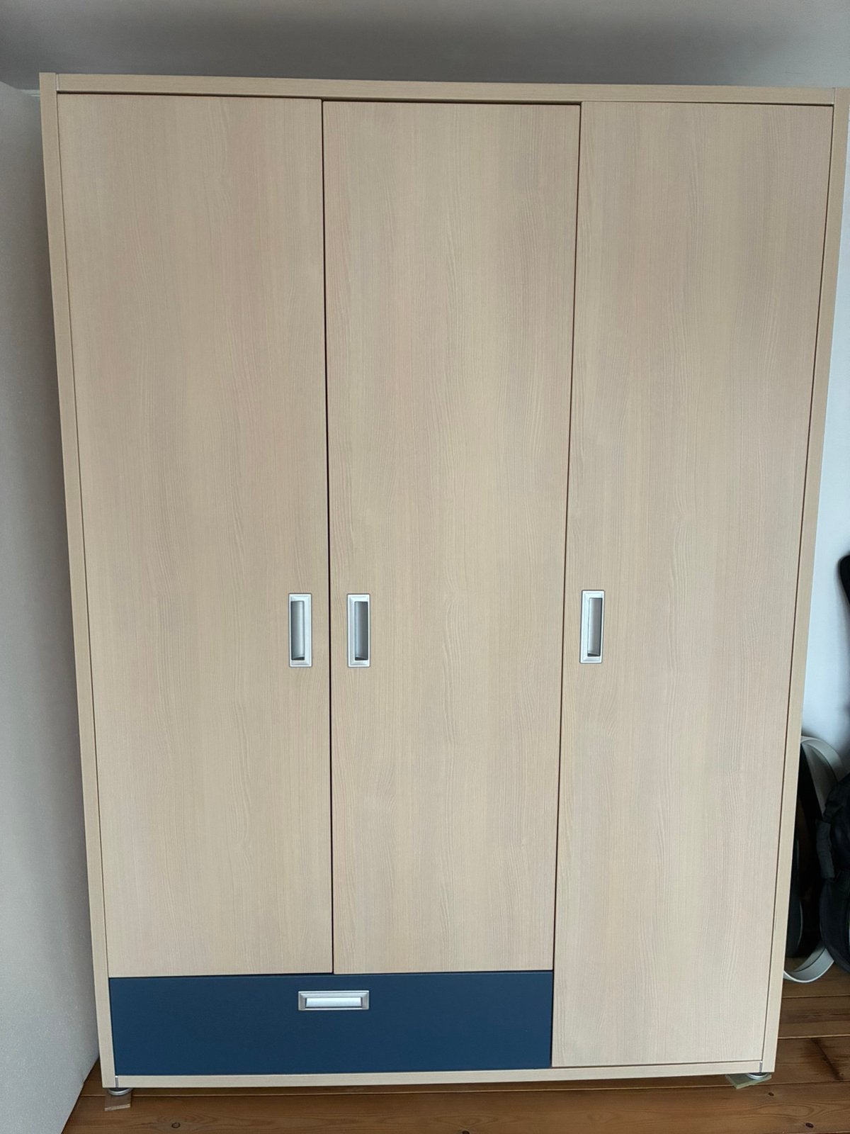 Belle armoire en bois avec tiroir bleu (142 cm), 100 à 150 cm, Utilisé, Avec tiroir(s), Autres essences de bois