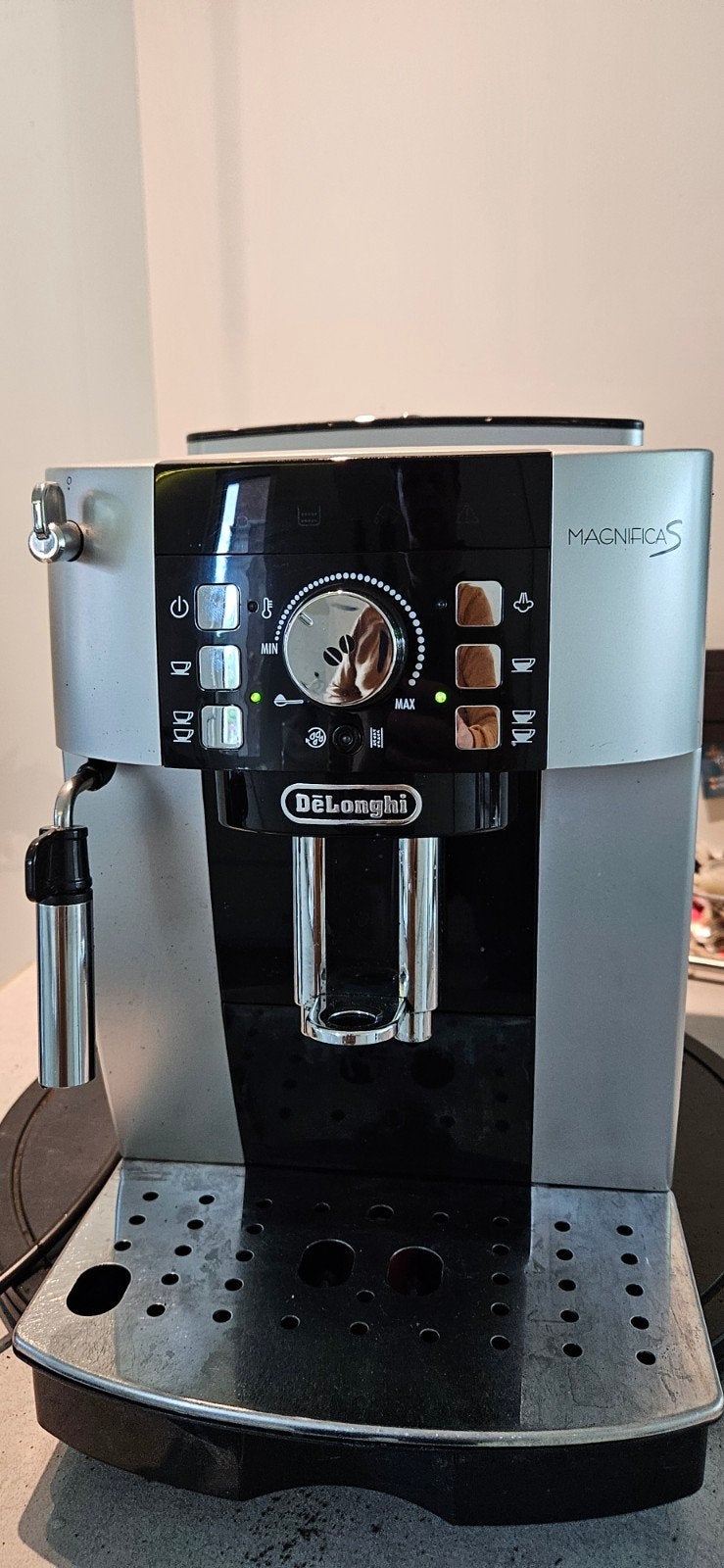Machine à café Delonghi Magnifica S avec garantie de 3 mois, Electroménager, Réservoir d'eau amovible, Enlèvement ou Envoi, Café en grains