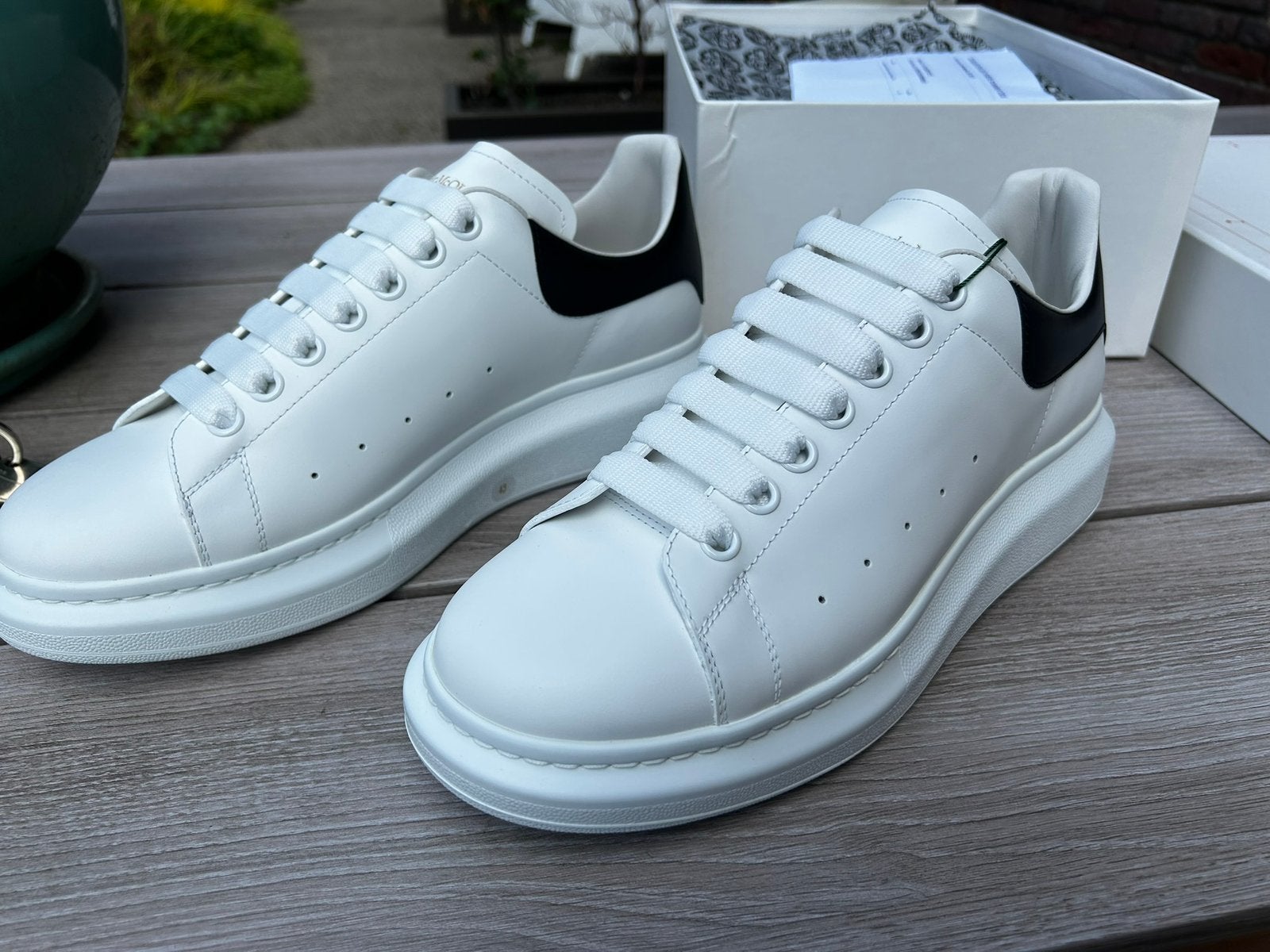 Alexander Mcqueen Larry Zwart/Wit in 43, Kleding | Heren, Ophalen, Nieuw, Wit