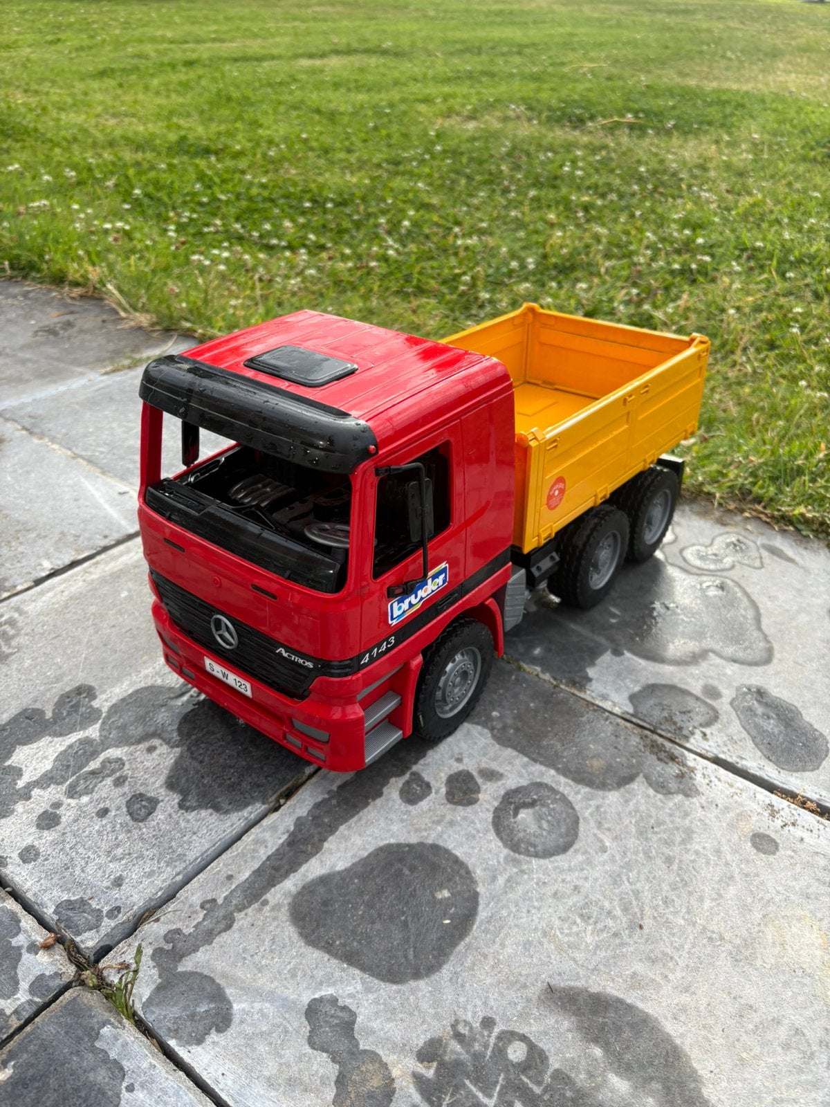 Bruder vrachtwagen, Hobby en Vrije tijd, Modelbouw | Radiografisch | Overige, Ophalen, Zo goed als nieuw
