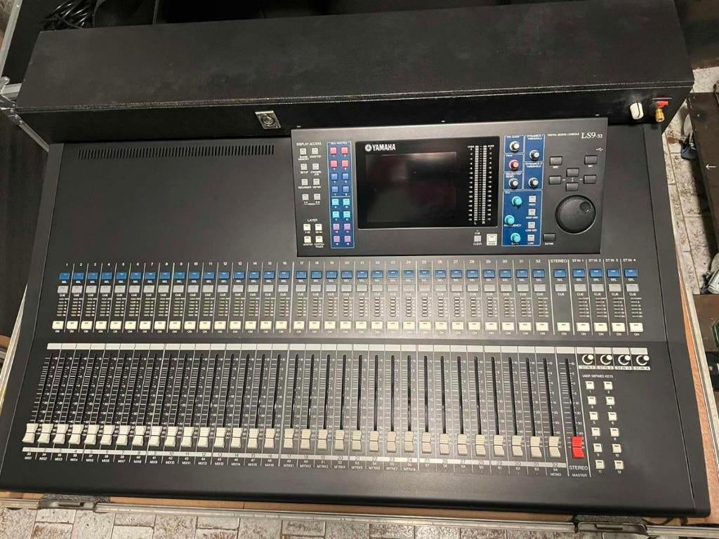 YAMAHA LS9-32, Muziek en Instrumenten, Mengpanelen, Zo goed als nieuw, 20 kanalen of meer, Microfooningang, Ophalen