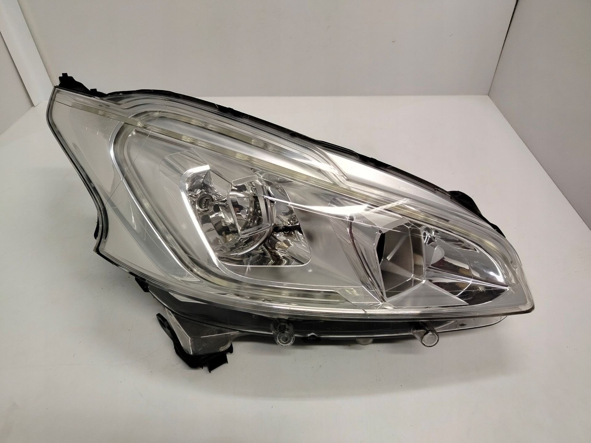 Phare droit Peugeot 208 GTI GT 9802848780, Taurusavenue 1
2132 LS  Hoofddorp, NL, Contact.group@renault.com, Stellantis N.V., Utilisé