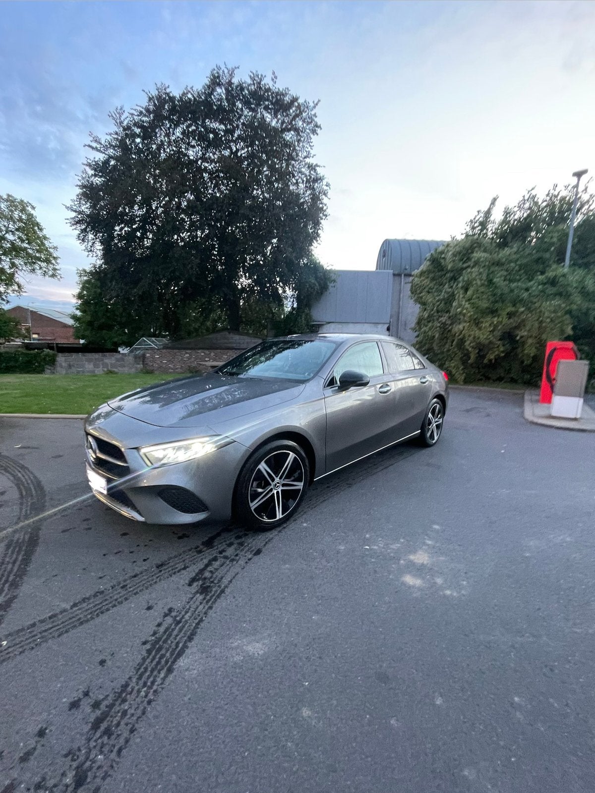 Mercedes-Benz A250e Sedan – 2023, Auto's, Zwart, Leder, Grijs, Particulier