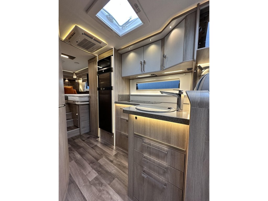 Kabe Travel Master Imperial i810 LGB, Caravans en Kamperen, Mobilhomes, Ringverwarming, Mercedes-Benz, Diesel, 8 tot 9 meter