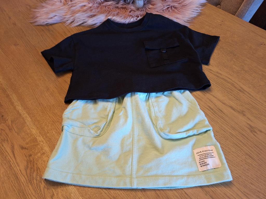 zwarte cropped t-shirt lichtgroene rok, Kinderen en Baby's, Kinderkleding | Maat 116, Ophalen of Verzenden, Setje