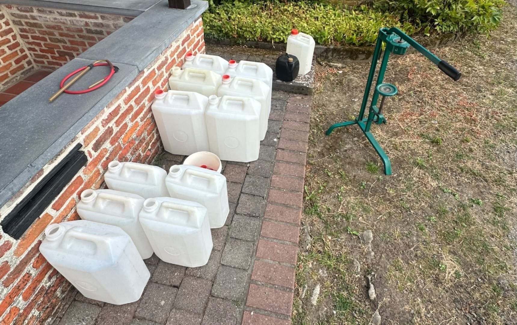 Bidons met sluitdoppen, overtapslang en kurkmachine, Collections, Vins, Enlèvement, Comme neuf, Autres régions, Vin blanc