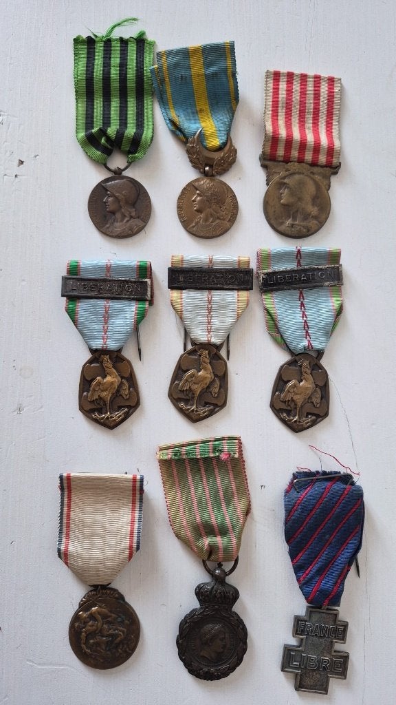 Ensemble de 9 décorations militaires françaises, Enlèvement, Autres
