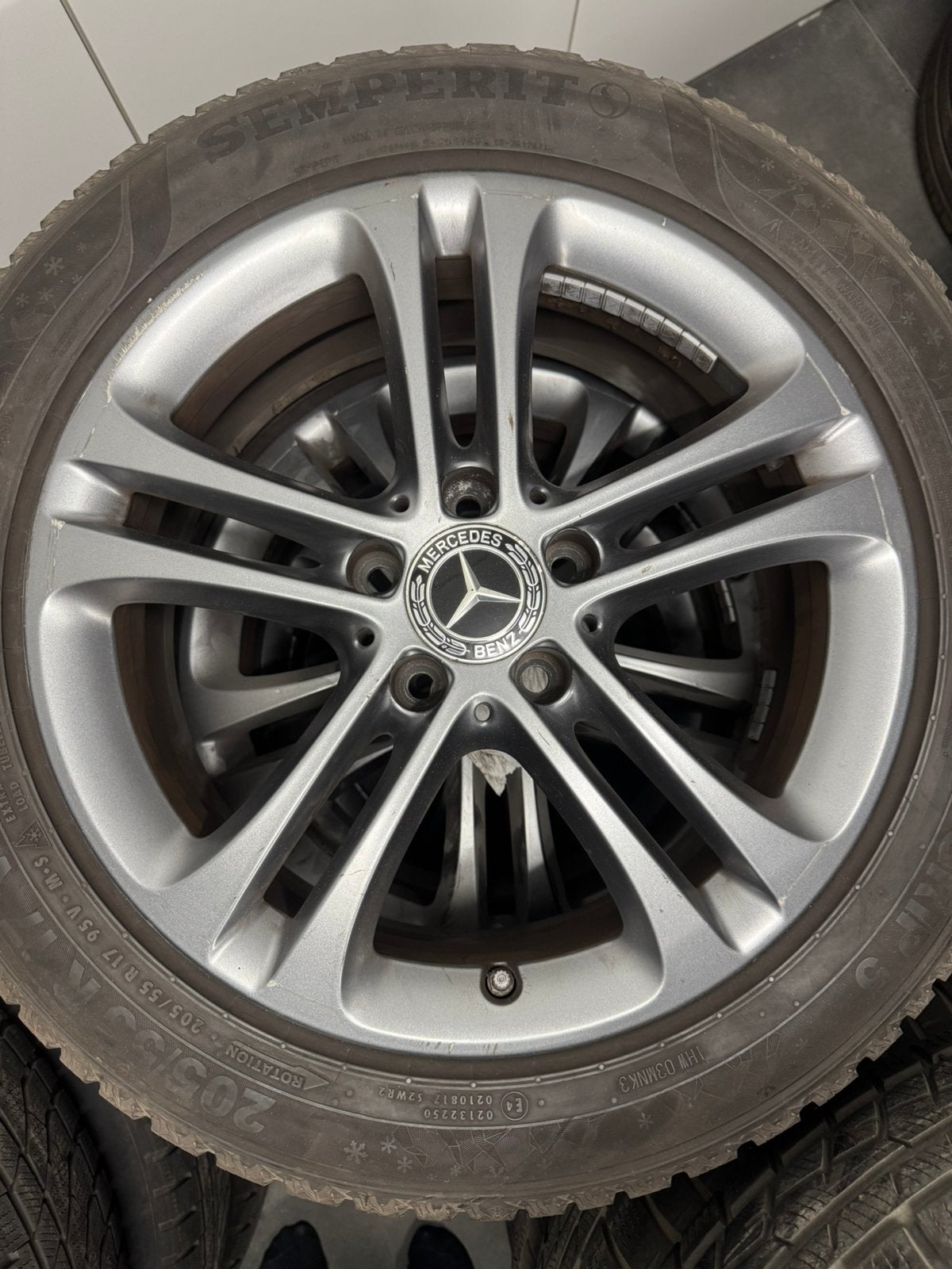 4 roues hiver Mercedes Classe A B CLA 17 pouces, Autos : Pièces & Accessoires, Enlèvement