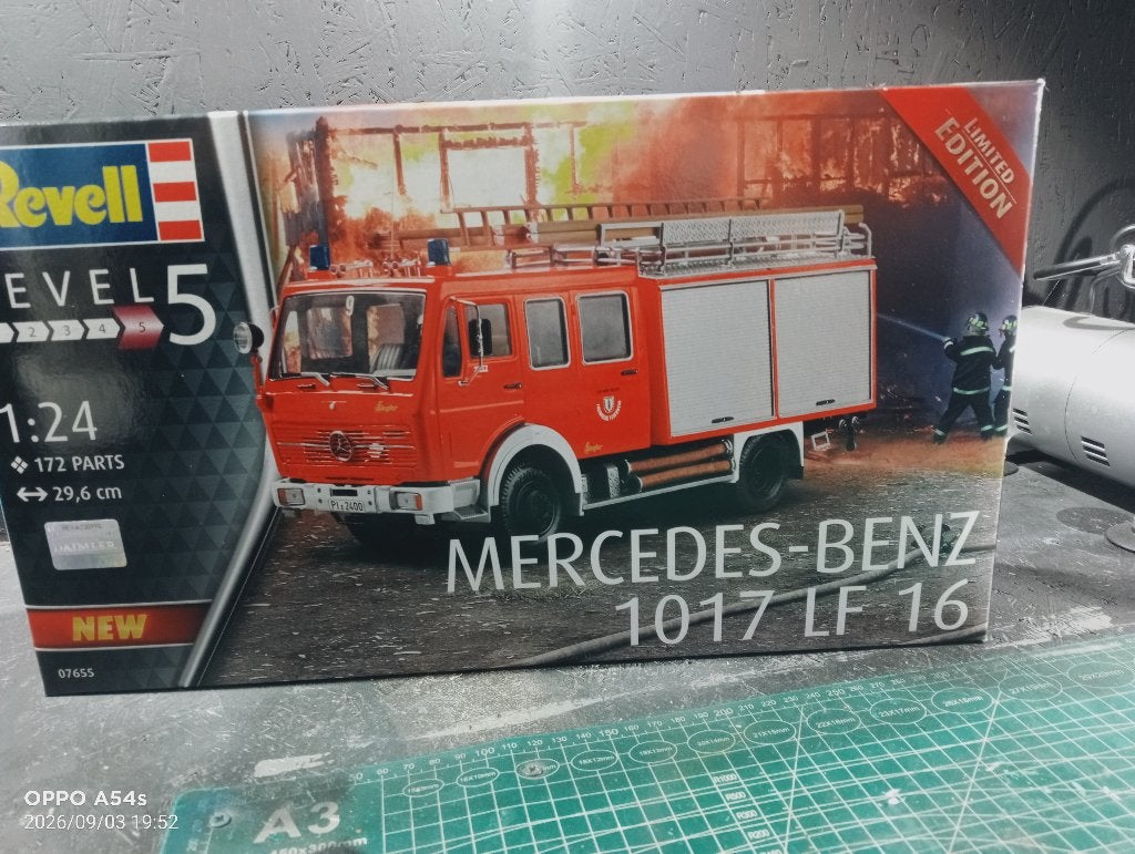 REVELL  Feuerwehr Mercedes-Benz 1017 LF 16 1/24 nieuw sp, Ophalen of Verzenden, Revell