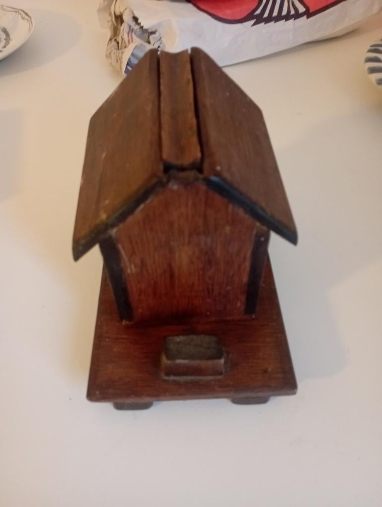 Komt uit een oude cafe, Enlèvement ou Envoi