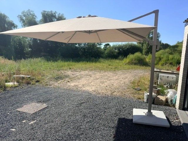 Zweefparasol van het merk Bistrol inclusief voet, Ophalen, Zo goed als nieuw, Zweefparasol, Kantelbaar