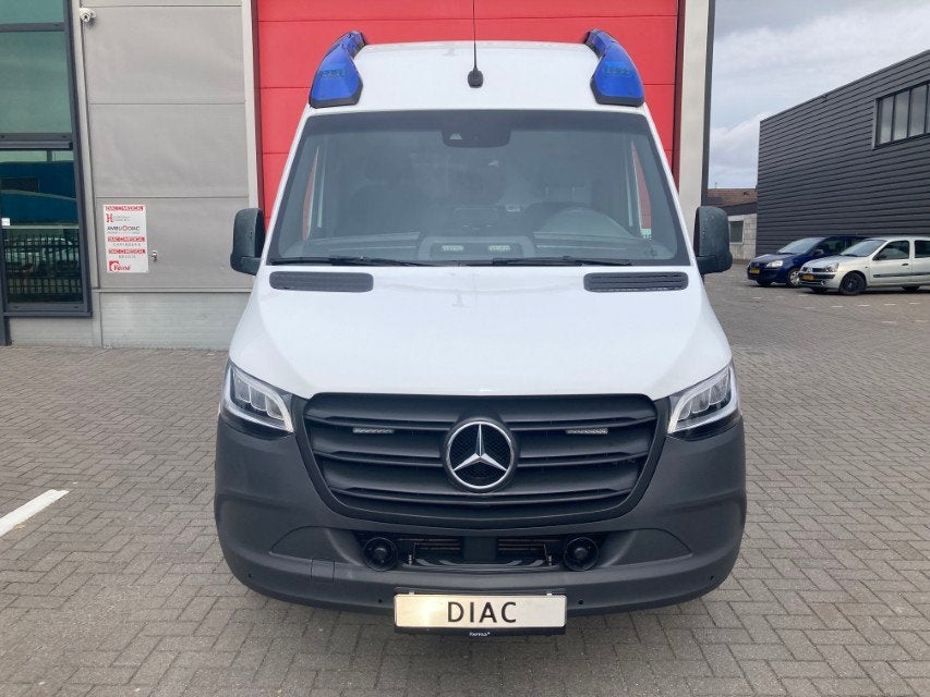 Mercedes-Benz Sprinter 416 L2H2 Diesel Ambulance (bj 2020), Auto's, Automaat, Gebruikt, 4 cilinders, Bedrijf