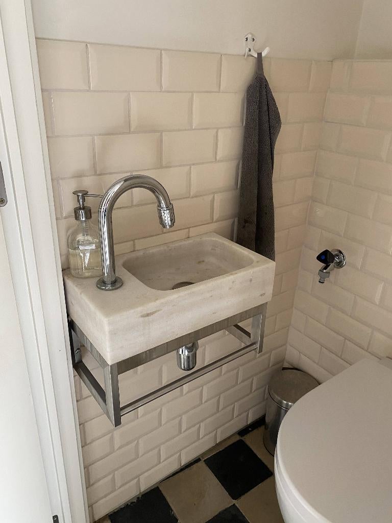 Marmeren wc-fontijn met kraan en sifon aansluiting, Ophalen, Zo goed als nieuw, Inox, Wastafel