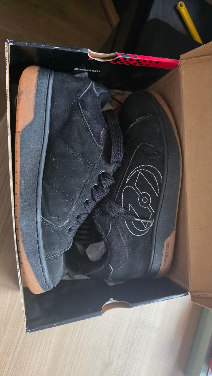 Hermus schoenen met wieltjes maat 39, Ophalen, Zwart, Zo goed als nieuw, Atomic