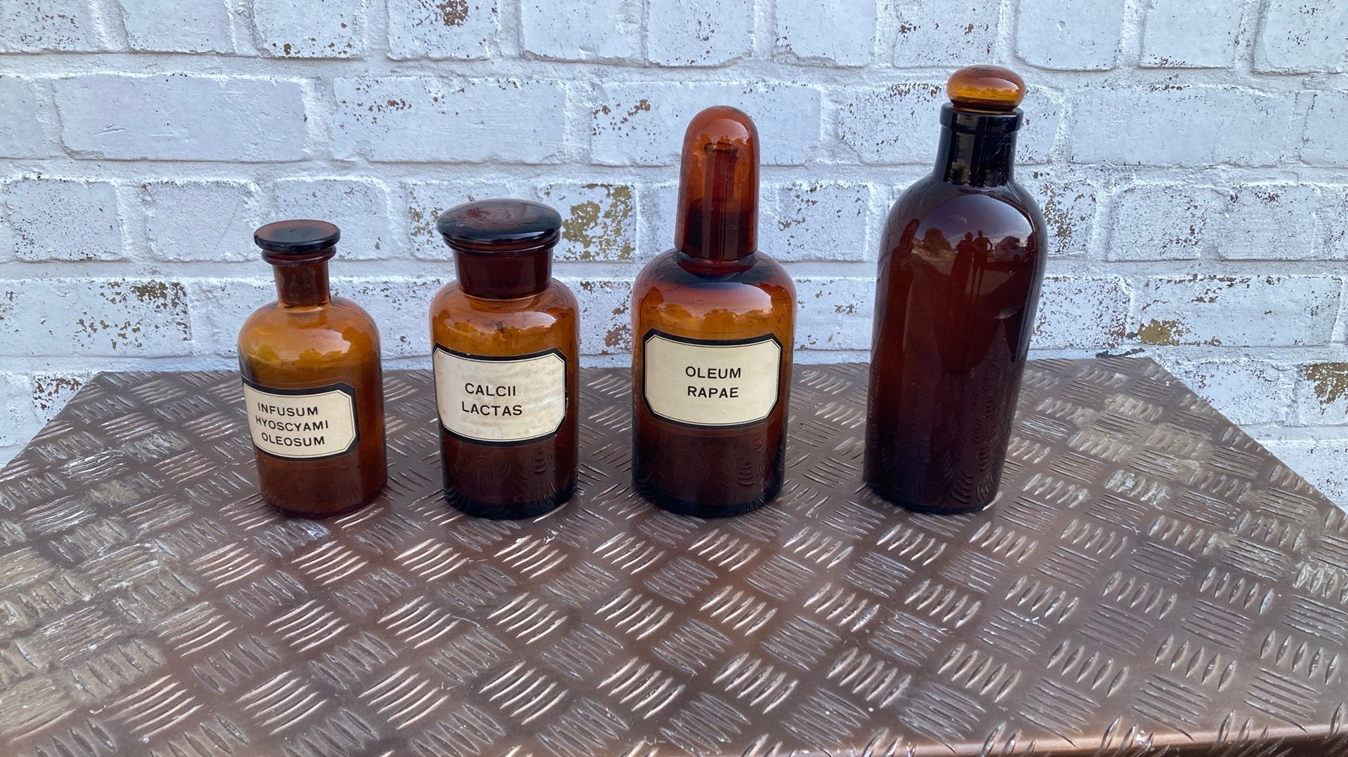 Oude apotheek flessen, Ophalen