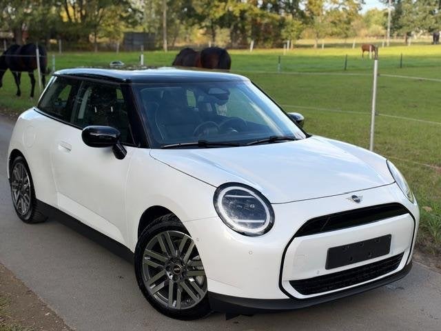 MINI Cooper E entièrement électrique. Seulement 4300 km !, Autos, 135 kW, Entreprise, 0 cylindres, Automatique