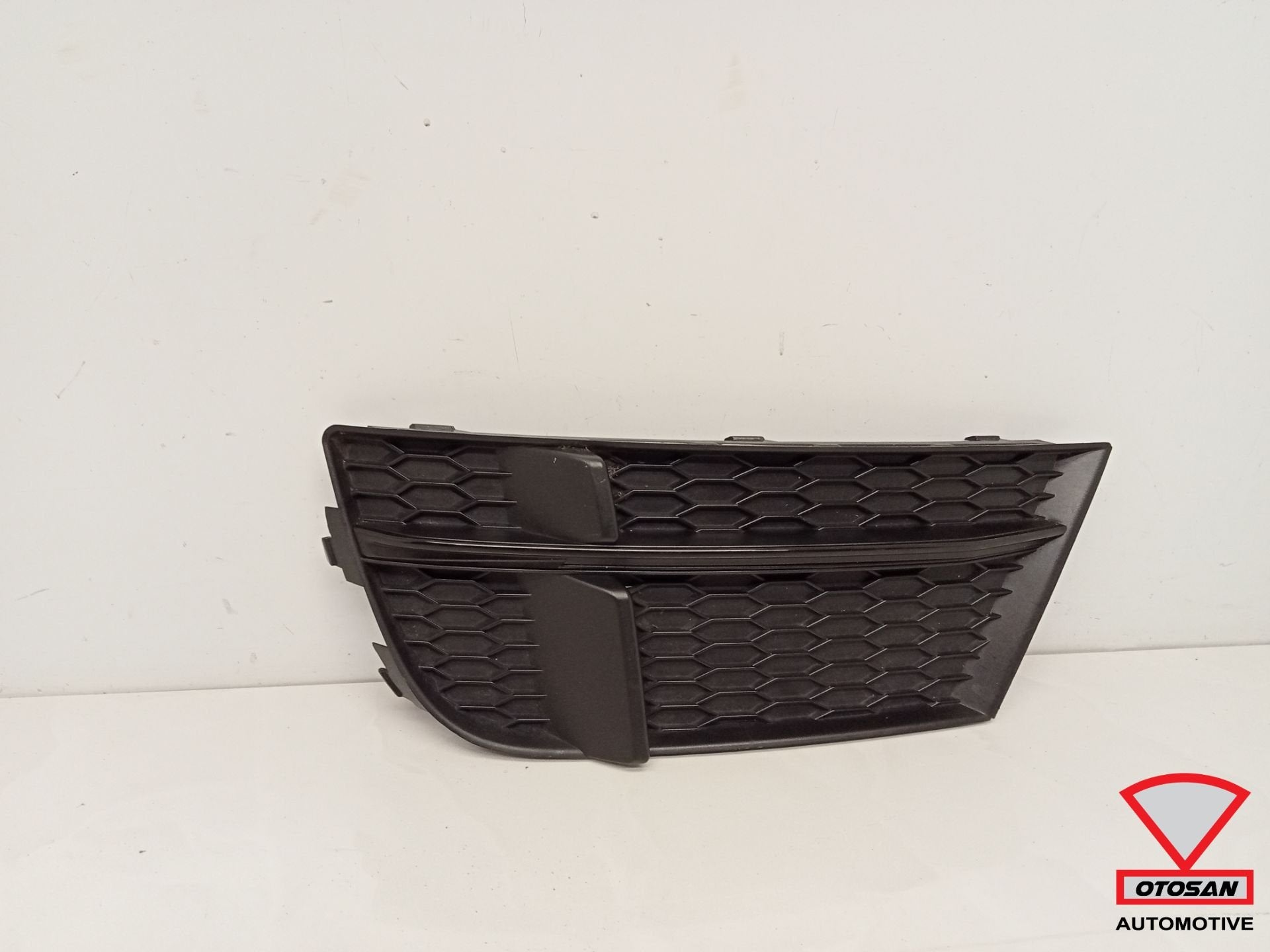 Grille de pare-chocs gauche pour Audi A3 8V 8V3807681N, Pare-chocs, AUDI AG, Auto-Union-Strasse 1
85045  Ingolstadt, DE, Audi
