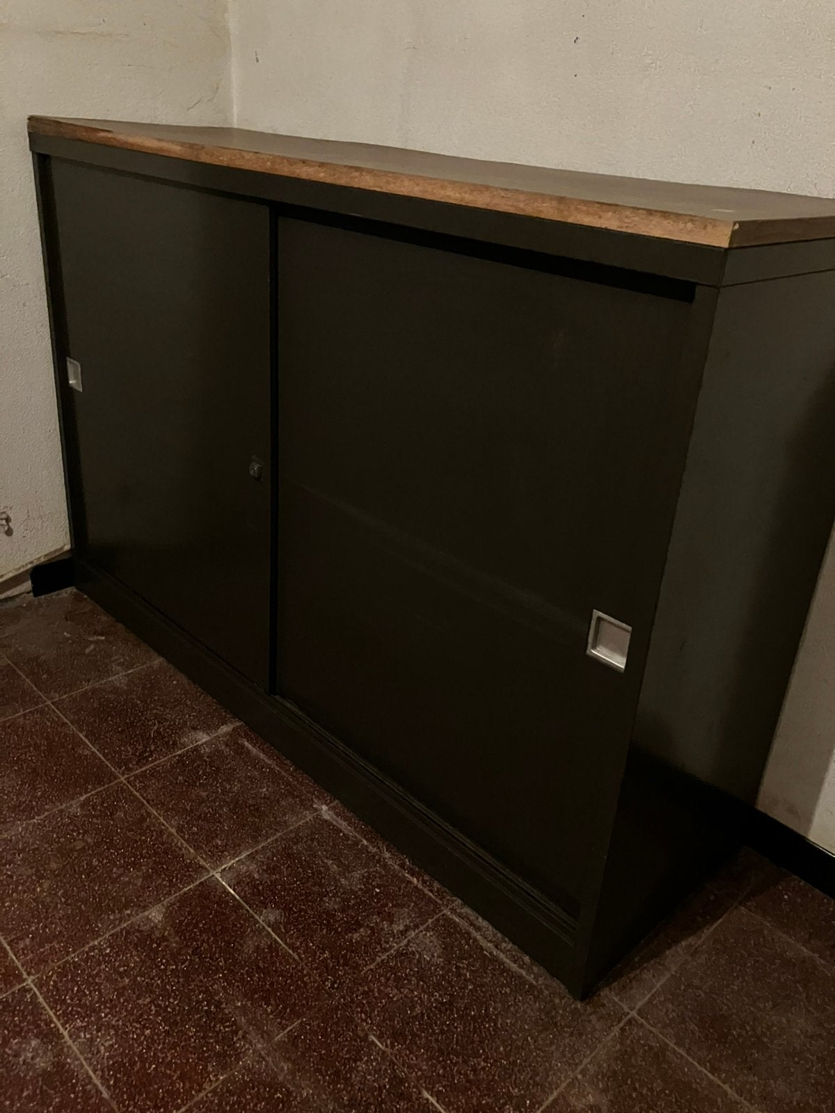 Grote VINTAGE  metalen schuifdeurkast., Huis en Inrichting, Ophalen, Gebruikt