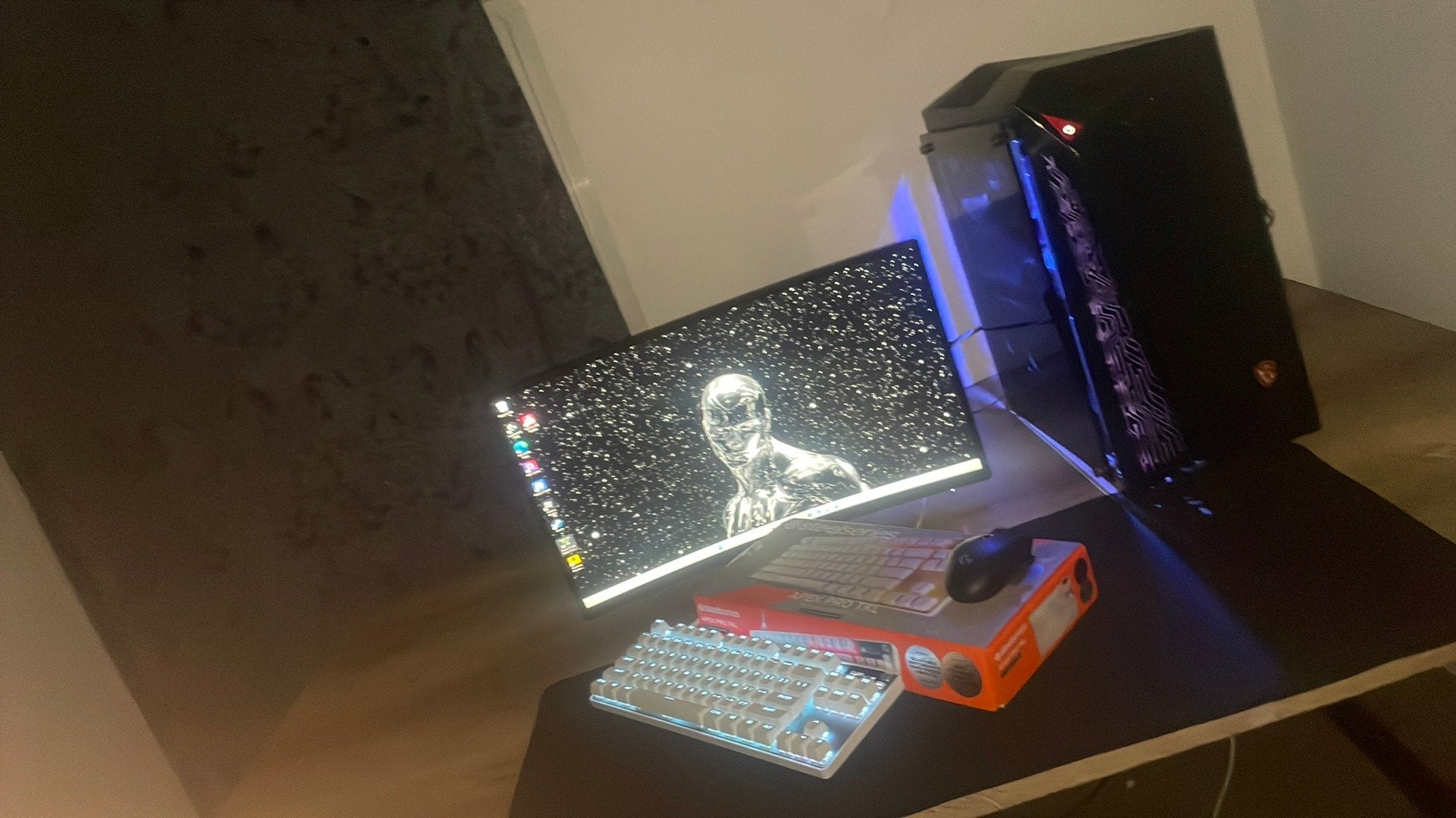 pc monitor keyboard muis kan ruilen voor een kukirin, Ophalen, Zo goed als nieuw