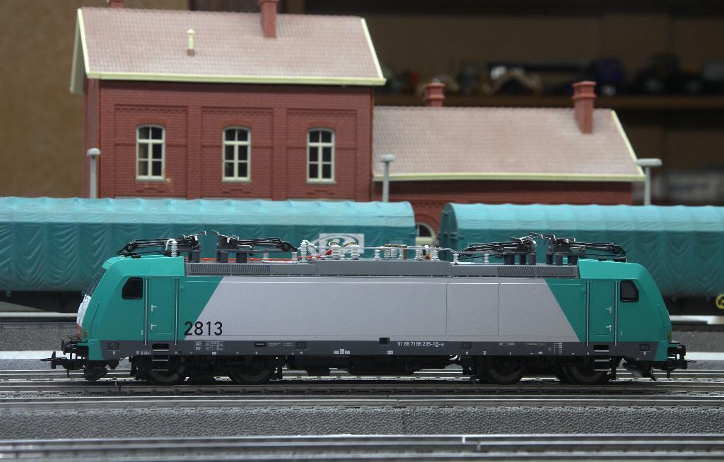 Piko 59850 LO SNCB série 28 AC Digital 2813, Hobby & Loisirs créatifs, Trains miniatures | HO, Neuf, Enlèvement ou Envoi, Courant alternatif