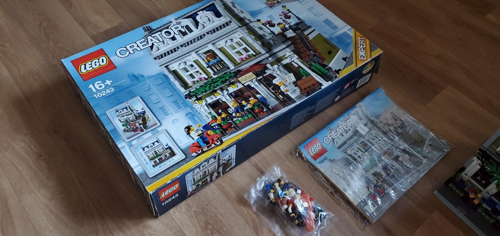 Lego 10243 parasian restaurant 
Met doos , boekjes en sparep, Ophalen, Lego
