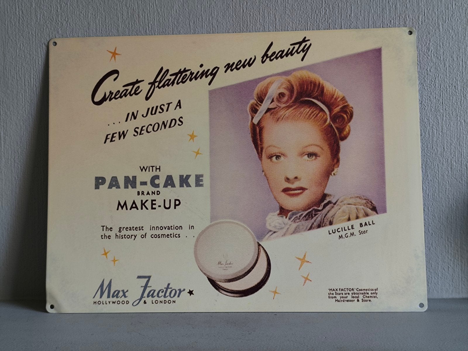 Metalen bord, Max Factor, afbeelding Lucille Ball, Verzamelen, Ophalen of Verzenden