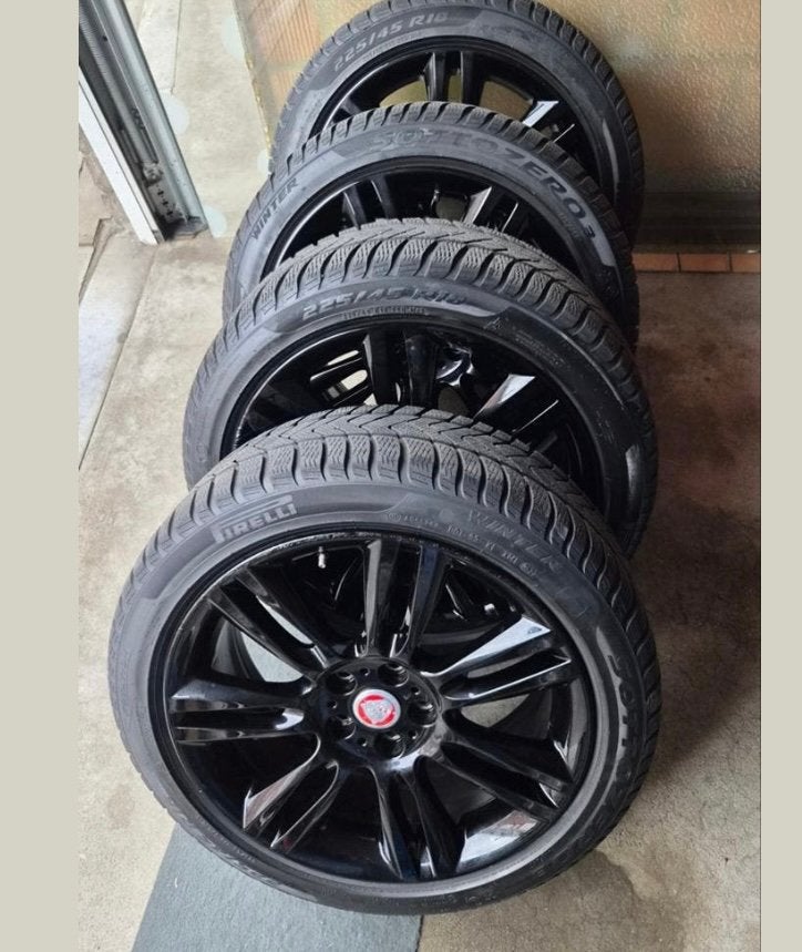 Originele 18' velgen + pirelli banden, Ophalen, 18 inch, Band(en), Zomerbanden