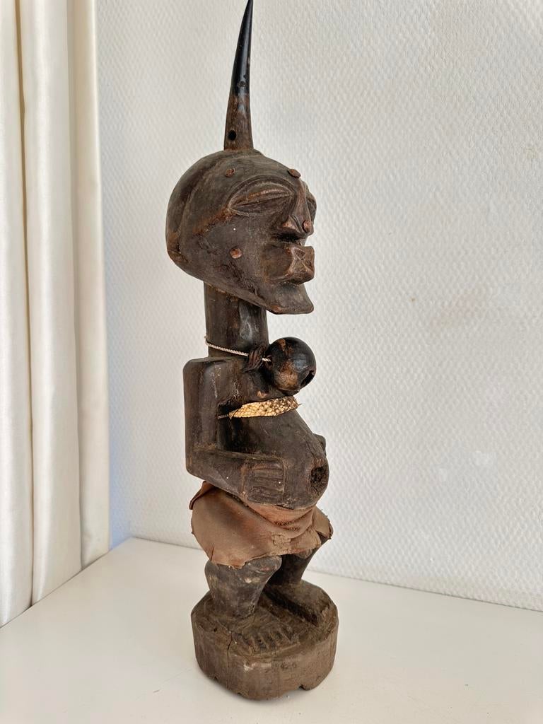 Statue FetishPower de Songye Nkisi, collection privée, Boma, Envoi