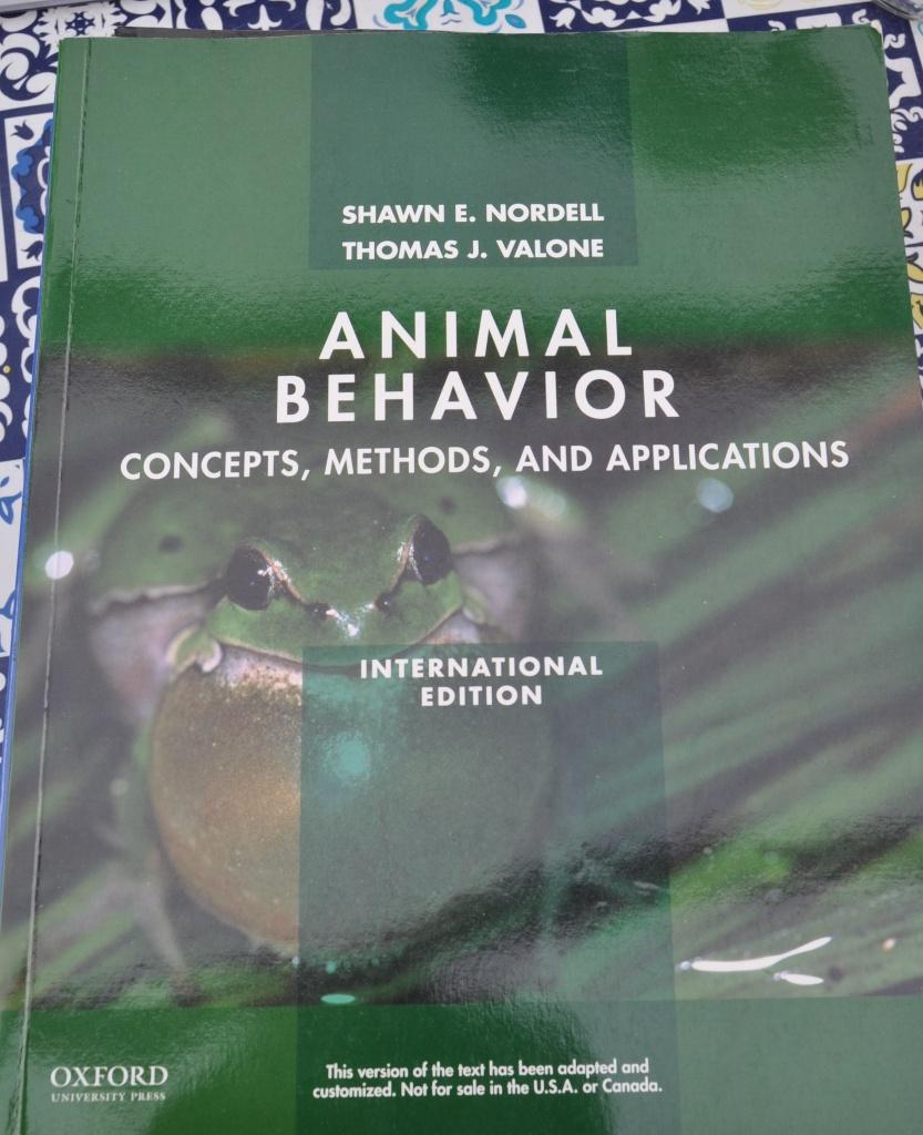 Boek 'animal behaviour'   in het engels, Ophalen, Zo goed als nieuw, Natuurkunde