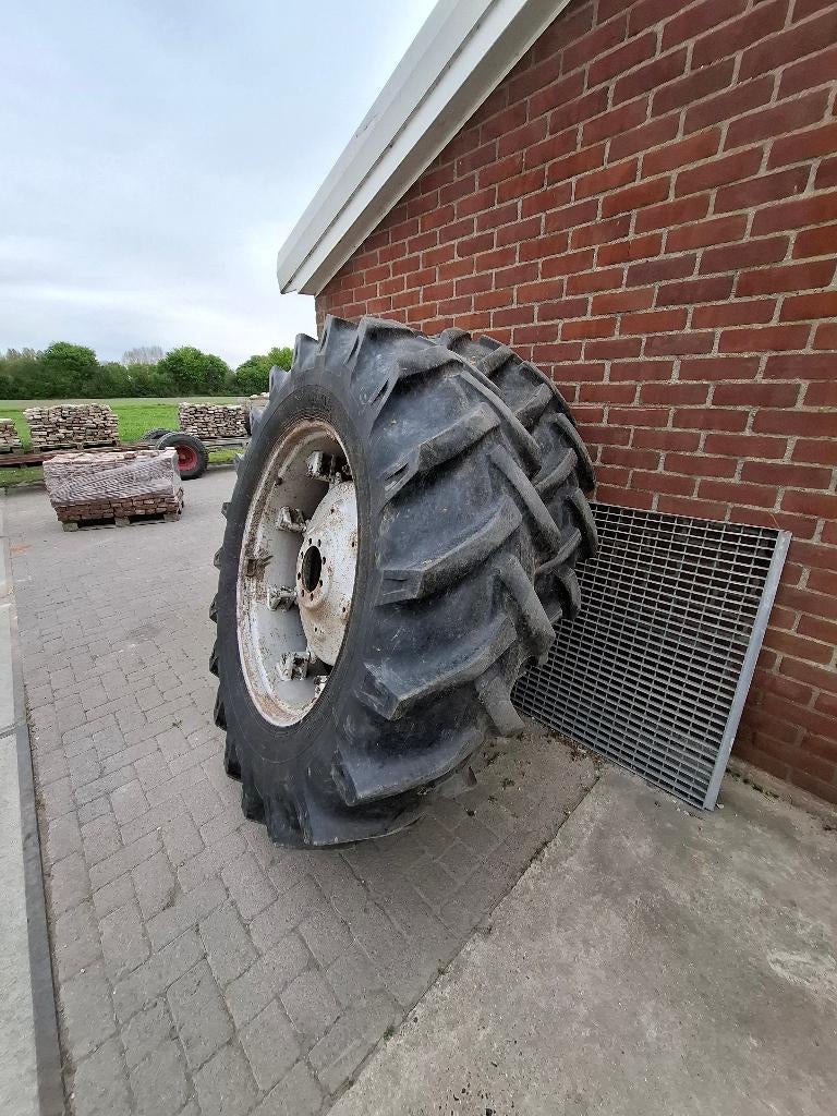 18.4 r38 deutz wielen, Zakelijke goederen, Landbouw | Onderdelen | Banden, Velgen en Assen, Ophalen