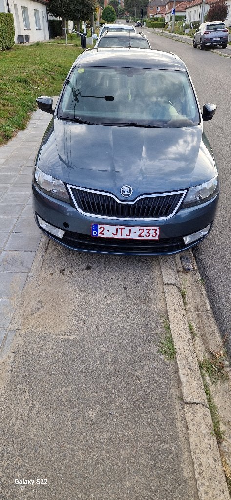 Skoda rapid euro6 boîte auto 200000km Diesel. 0490157481, Auto's, Skoda, Automaat, Diesel, 5 deurs, Particulier