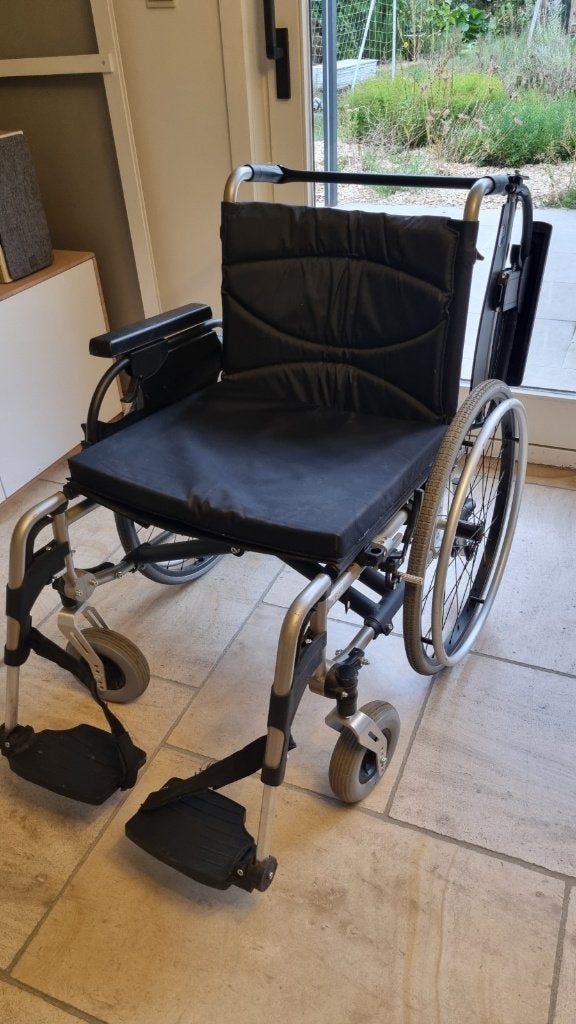 Opvouwbare Rolstoel Vermeiren V300, Diversen, Rolstoelen, Ophalen, Inklapbaar, Zo goed als nieuw, Duwrolstoel