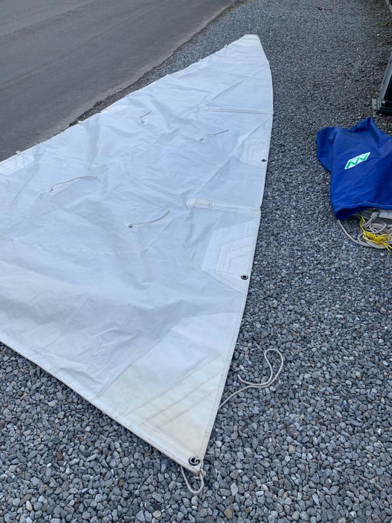 Voile et mat + hale bas de bôme, Watersport en Boten, Zeilen en Zeiltoebehoren, Ophalen, Zo goed als nieuw