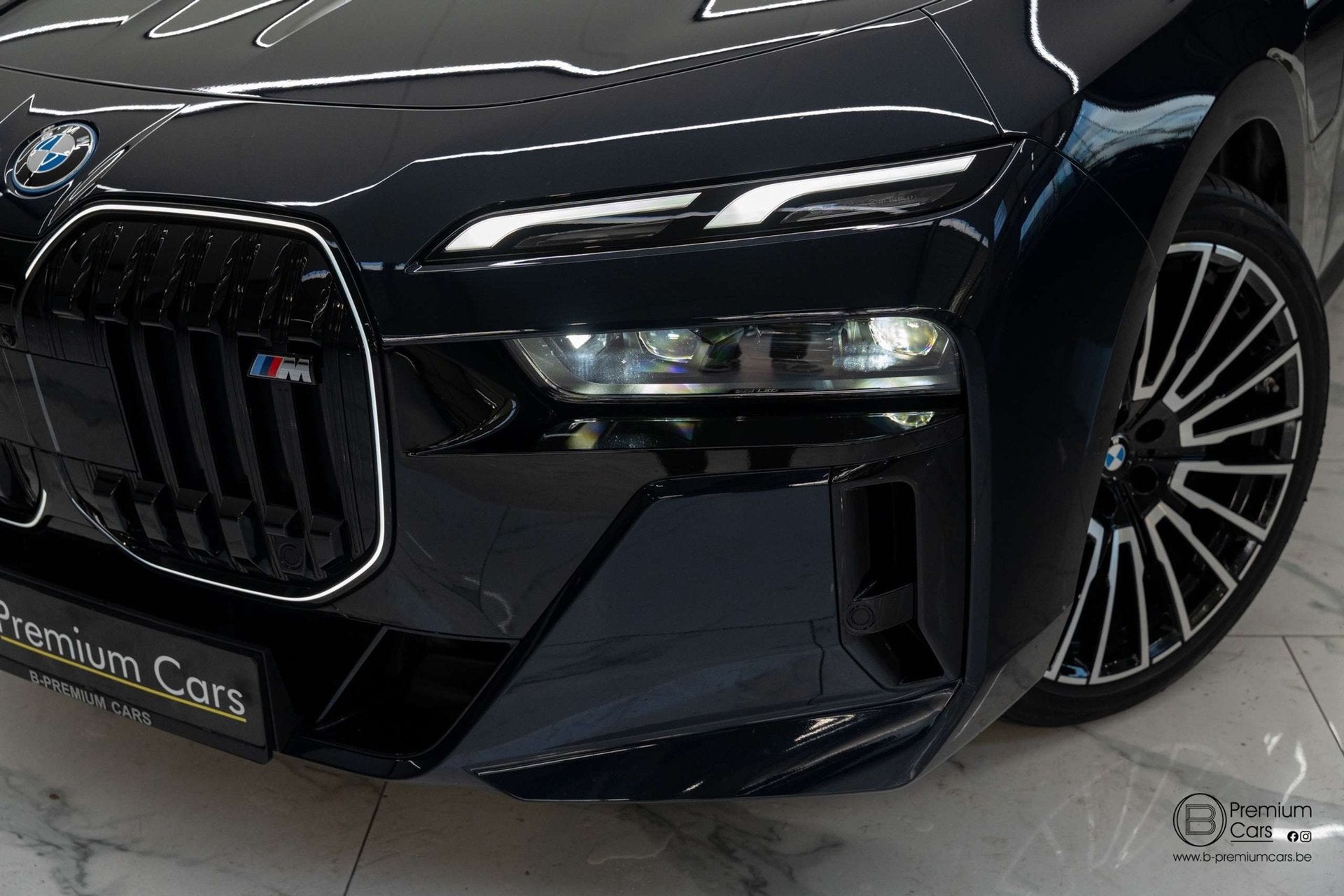 BMW 760 xDrive Individual! FULL OPTIONS! Black pack!, Autos, Achat, 4 portes, Entreprise, Ordinateur de bord