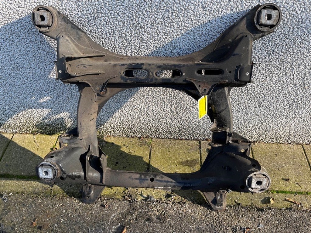 BERCEAU MOTEUR Porsche Cayenne (9PA) (|95533103120|), Porsche Deutschland GmbH, Porscheplatz 1
70435  Stuttgart, DE, Porsche, Info@porsche.de