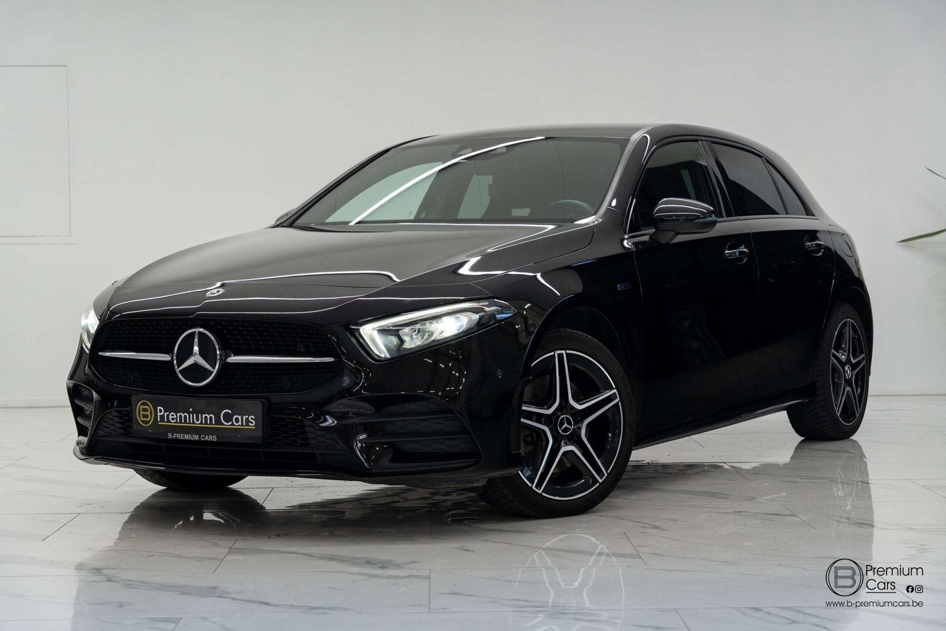 Mercedes-Benz A 250 e AMG line! Camera, Ambient, Cruise, gar, Automaat, Dealer onderhouden, Gebruikt, 4 cilinders