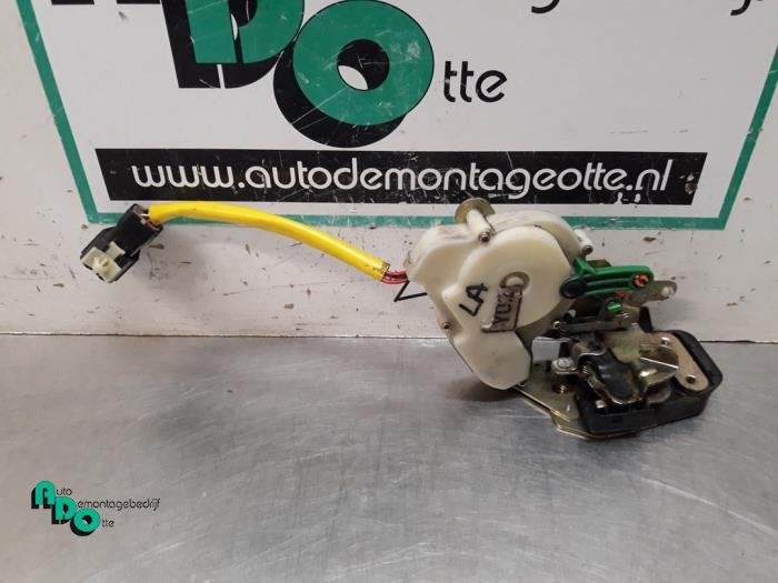 Deurslot Mechaniek 4Deurs links-achter van een Kia Sorento (, -, -, Ophalen of Verzenden, -