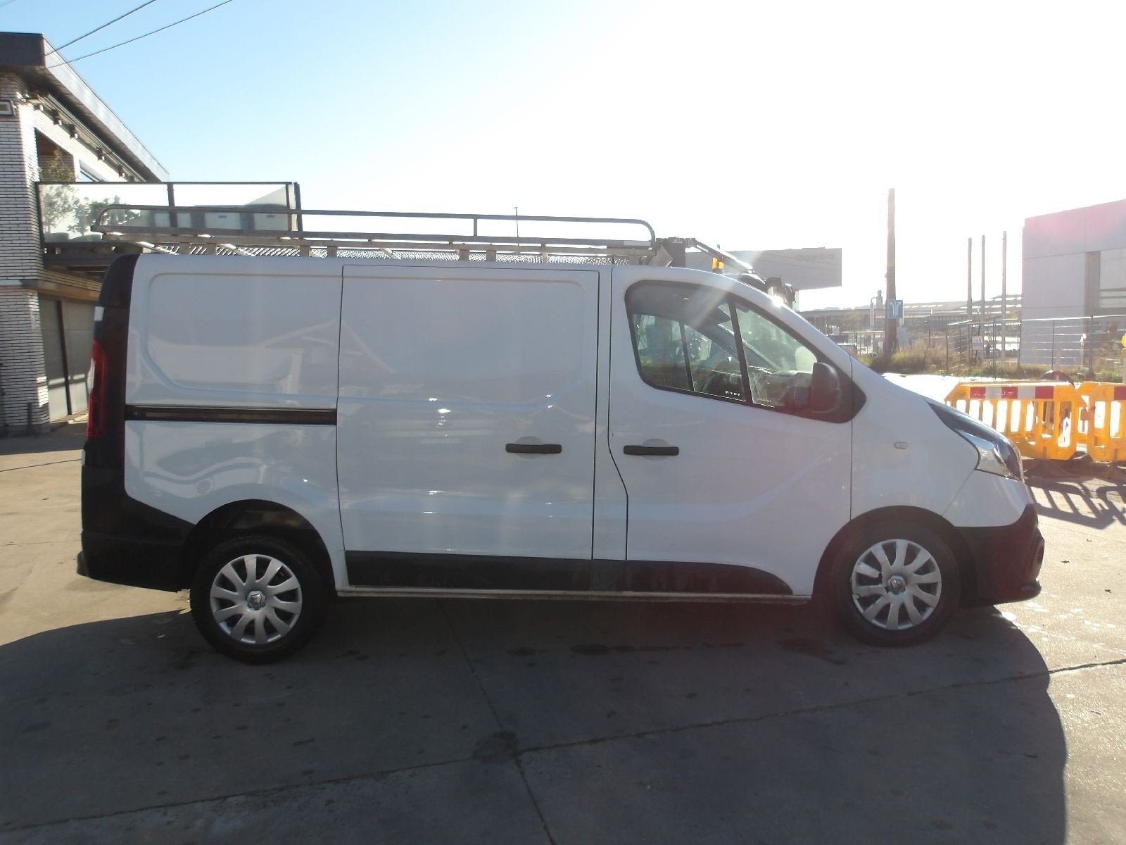 RENAULT TRAFIC  DIESEL 08/19, Auto's, https://public.car-pass.be/vhr/5cc8be0b-818d-4fa3-a3e9-da6339601e99, Wit, Bedrijf, Te koop